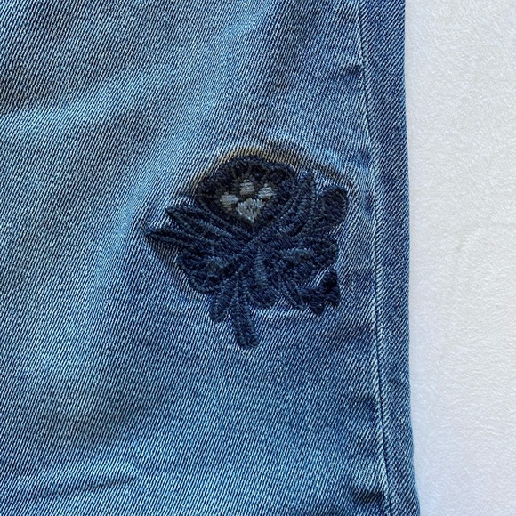 Women’s GAP Embroidered Girlfriend Jeans- Size 26 - Picture 8 of 8
